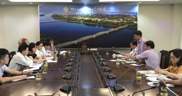 Thường trực HĐND tỉnh Thừa Thiên Huế giám sát việc giải quyết kiến nghị cử tri tại Kỳ họp thứ 3 tại UBND thành phố Huế - ảnh P. TUÁN